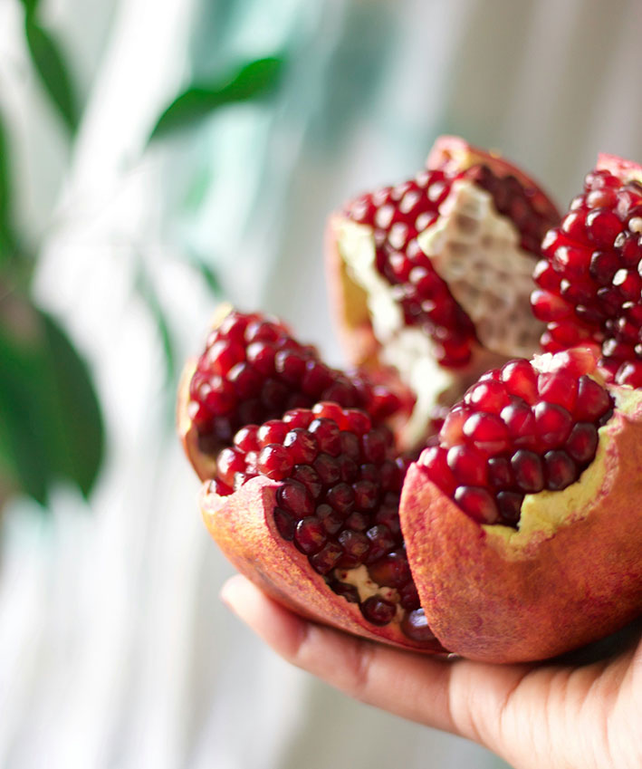 arielle-allouche-NUg9nKMb__Q-unsplash-pommegranate